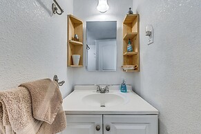 Ruidoso Cabin w/ Decks ~ 1 Mi to Downtown!