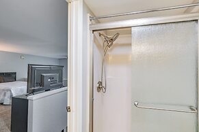 Lake-view Margaritaville Retreat w/ Screened Porch