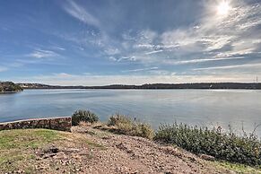 Lake-view Margaritaville Retreat w/ Screened Porch