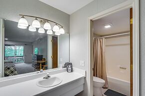 Lake-view Margaritaville Retreat w/ Screened Porch