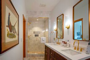 Mtn-view Retreat w/ Hot Tub in Granby!