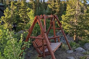 Mtn-view Retreat w/ Hot Tub in Granby!