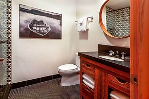 Mtn-view Retreat w/ Hot Tub in Granby!