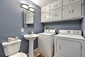 'river's Edge Retreat With Kayaks & River Access!