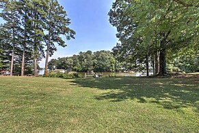 'river's Edge Retreat With Kayaks & River Access!