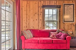 'the Boat House' Creekside Escape in Hot Springs!