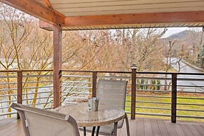 'the Boat House' Creekside Escape in Hot Springs!