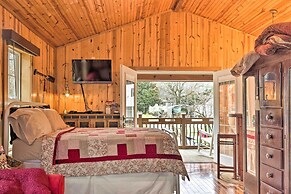 'the Boat House' Creekside Escape in Hot Springs!