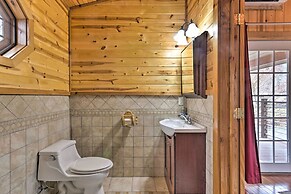 'the Boat House' Creekside Escape in Hot Springs!