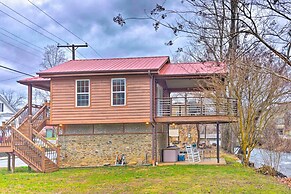 'the Boat House' Creekside Escape in Hot Springs!