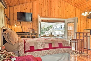 'the Boat House' Creekside Escape in Hot Springs!