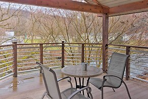 'the Boat House' Creekside Escape in Hot Springs!
