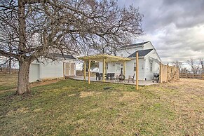 Sunny Front Royal Vacation Rental w/ Hot Tub!