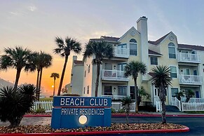 Corpus Christi Resort Condo - Walk to Beach!