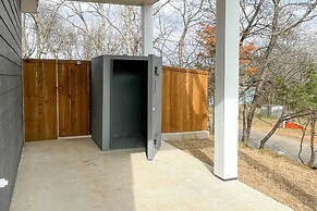 Denison Home w/ Balcony: Walk to Downtown!