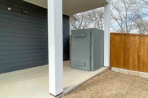 Denison Home w/ Balcony: Walk to Downtown!