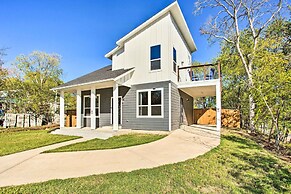 Denison Home w/ Balcony: Walk to Downtown!