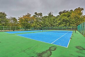 15 Mi to Camelback Ski Resort: Home w/ Deck!