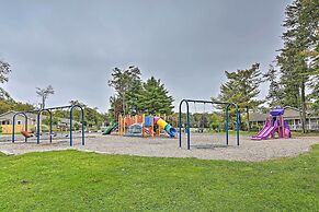 15 Mi to Camelback Ski Resort: Home w/ Deck!