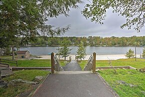 15 Mi to Camelback Ski Resort: Home w/ Deck!