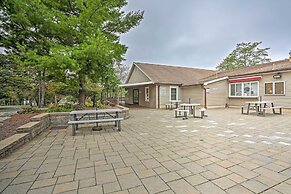 15 Mi to Camelback Ski Resort: Home w/ Deck!