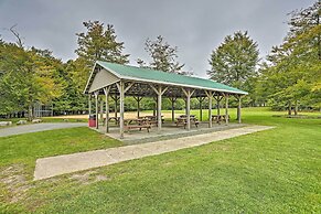 15 Mi to Camelback Ski Resort: Home w/ Deck!