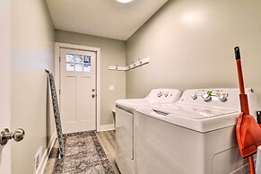 Stylish Retreat w/ Yard < 5 Mi to MSU Campus