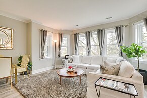 Family Apartment w/ Deck + Yard Near Northwestern