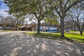 Waterfront Studio w/ Fire Pit on Lake Dunlap!