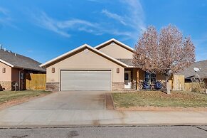 Moab Retreat: 10 Mi to Arches National Park!