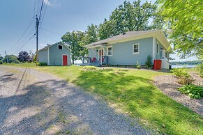 Waterfront Getaway on Sodus Bay: Prime Location!