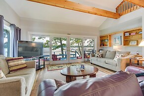 Waterfront Getaway on Sodus Bay: Prime Location!