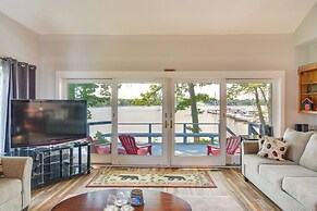 Waterfront Getaway on Sodus Bay: Prime Location!
