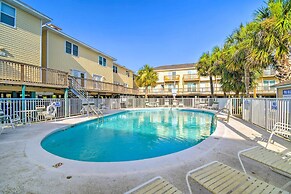 Gulf Shores Condo - Walk to Beach & Restaurants!
