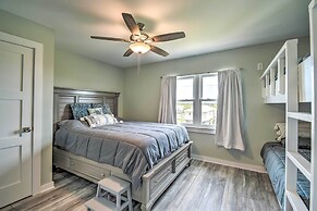 Gulf Shores Condo - Walk to Beach & Restaurants!