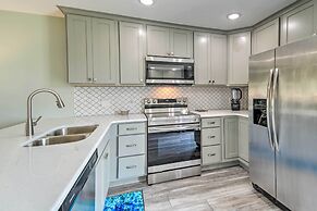 Gulf Shores Condo - Walk to Beach & Restaurants!