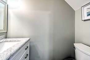 Gulf Shores Condo - Walk to Beach & Restaurants!