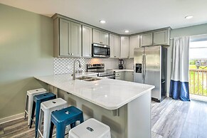 Gulf Shores Condo - Walk to Beach & Restaurants!