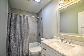 Gulf Shores Condo - Walk to Beach & Restaurants!