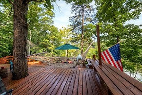 Quiet Lakefront Cottage With Dock & Resort Access!