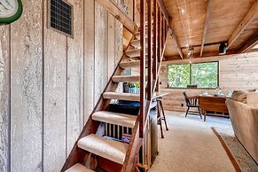 Quiet Lakefront Cottage With Dock & Resort Access!