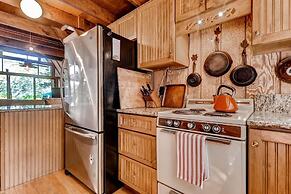 Quiet Lakefront Cottage With Dock & Resort Access!