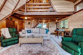 Quiet Lakefront Cottage With Dock & Resort Access!