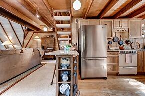 Quiet Lakefront Cottage With Dock & Resort Access!