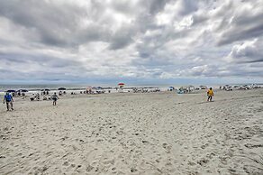 4 Mi to Barefoot Landing: North Myrtle Beach Home