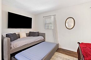 Boone Vacation Rental w/ Private Hot Tub & Deck