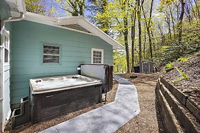 Boone Vacation Rental w/ Private Hot Tub & Deck