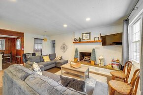 Boone Vacation Rental w/ Private Hot Tub & Deck