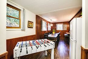 Boone Vacation Rental w/ Private Hot Tub & Deck