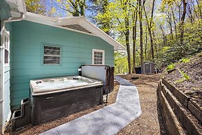 Boone Vacation Rental w/ Private Hot Tub & Deck